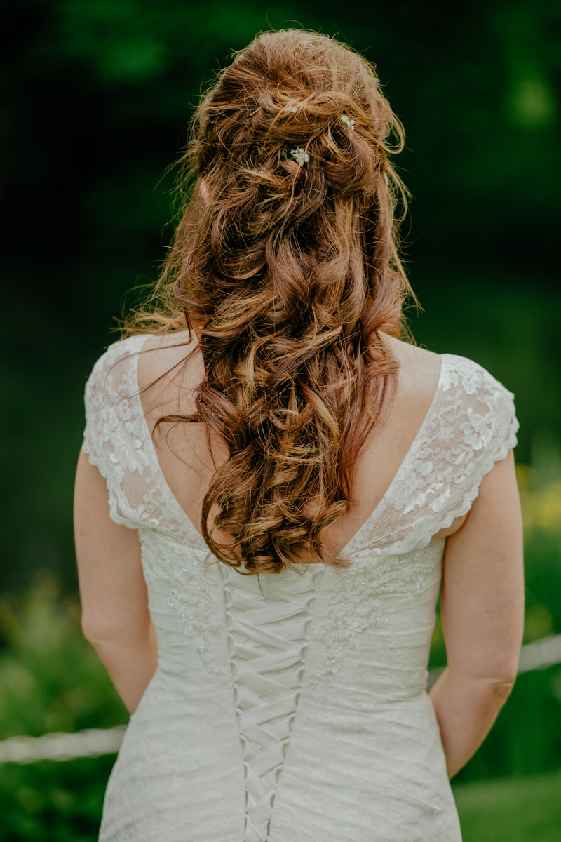 Romantic Lace Details for Outdoor Ceremonies: A Timeless Touch to Your Special Day