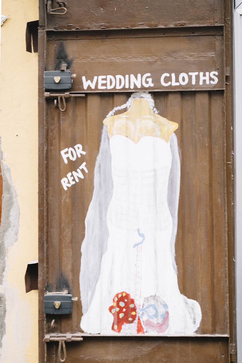 Artistic Touches in Alternative Wedding Attire: A Guide for Unique Celebrations